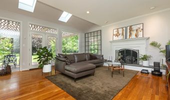 8809 SAUNDERS Ln, Bethesda, MD 20817