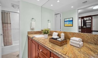 20351 W Country Club Dr TH17, Aventura, FL 33180