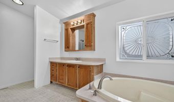 420 Johnson St, American Falls, ID 83211