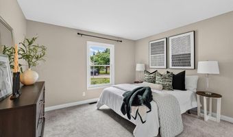 947 Oakfield Dr, Ballwin, MO 63021