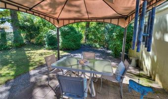 47 Wake Robin Trl, Narragansett, RI 02874