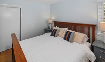 17 Wood Rd, Middletown, RI 02842