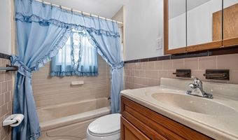 1 Ridgeway Ave, Billerica, MA 01821