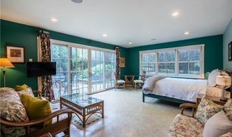 22 Young St, Newport, RI 02840
