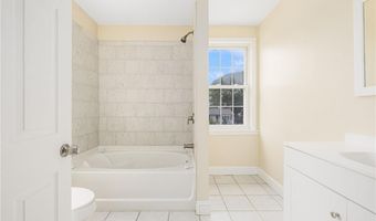 6 LARKSPUR Rd, Warwick, RI 02886