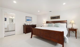 56 Summerfield Ln, Middletown, RI 02842
