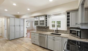 4003 KLOMAN St, Annandale, VA 22003