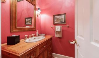 708 Town And Country Dr, Adel, GA 31620
