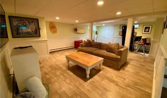 182 Newport Ave, Middletown, RI 02842