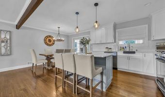 10 Linda Cir, Aberdeen, NJ 07747