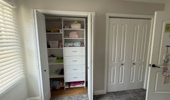 1550 W GOLDENGATE Dr, Addison, IL 60101
