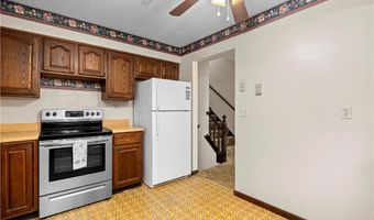 536 Fieldstone Dr, Amherst, OH 44001