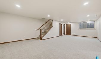 2822 E Hazelnut St, Brandon, SD 57005