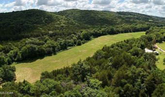 000 Farm Road 1182, Aurora, MO 65605