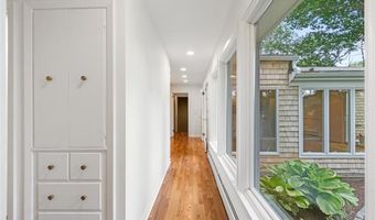 19 Preston Dr, Barrington, RI 02806