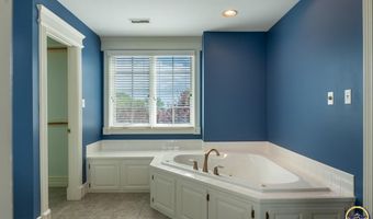 6425 SW South Pointe Dr, Auburn, KS 66402