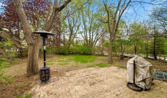 275 Farmhill Dr, Algonquin, IL 60102