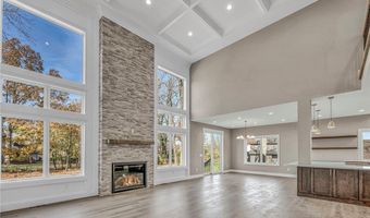 830 Club Dr W, Aurora, OH 44202