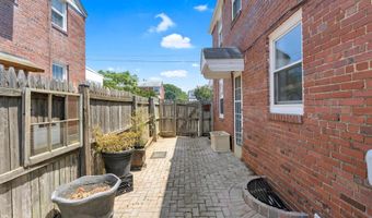 2446 S NELSON St, Arlington, VA 22206