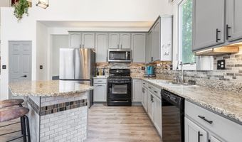 2320 Barrett Dr, Algonquin, IL 60102