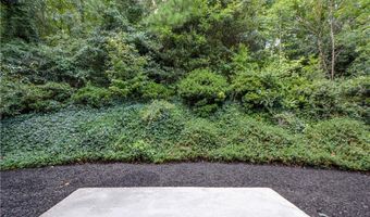 1045 Winthrope Chase Dr, Alpharetta, GA 30009