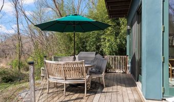 85 Gondola Ave, Jamestown, RI 02835