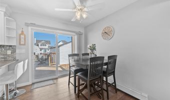 15 Hayes Rd, Amity Harbor, NY 11701