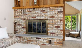 1334 W CLOVERDALE Dr, Appleton, WI 54914