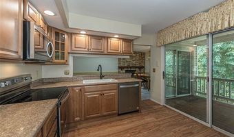 817 Woodside Trails Dr, Ballwin, MO 63021