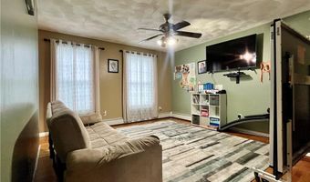 2 Hayes St, Johnston, RI 02919