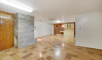 607 Parriott St, Aplington, IA 50604