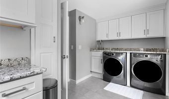 20 Beechwood Dr, Cranston, RI 02921