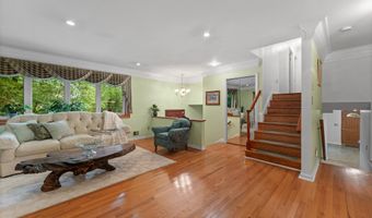 6816 SHRINE Ct, Annandale, VA 22003