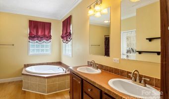 142 Pinners Cove Rd, Asheville, NC 28803