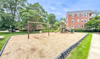 6613 10TH St A2, Alexandria, VA 22307