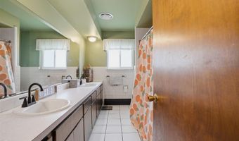 1032 Summer St, Algonac, MI 48001