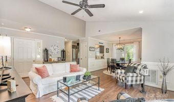 2722 Hillmont Dr, Charlotte, NC 28226