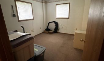 3702 Round House Rd, Aurora, MO 65605