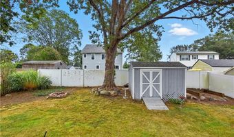 89 Spice Bush Trl, Narragansett, RI 02882