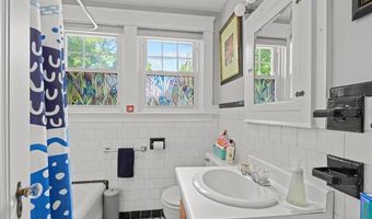 112 County Rd, Barrington, RI 02806
