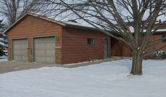 2717 Railroad Cir, Aberdeen, SD 57401