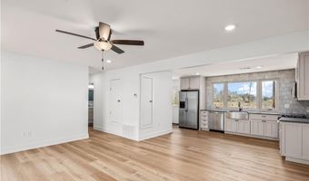 906 SE G St, Bentonville, AR 72712
