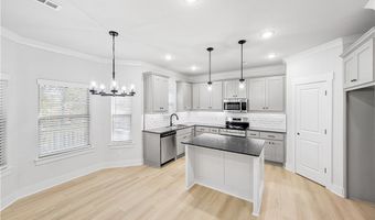 100 Selkirk Dr, Bella Vista, AR 72715