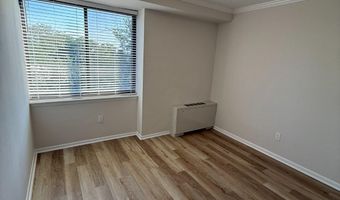 4390 LORCOM Ln 810, Arlington, VA 22207