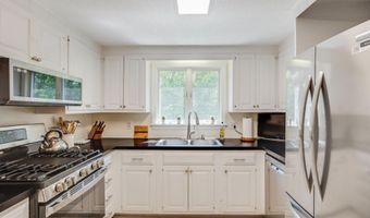 240 Bragg's Ln, Barnstable, MA 02630