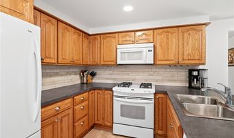 3 Carleton Ct, Amherst, NY 14221