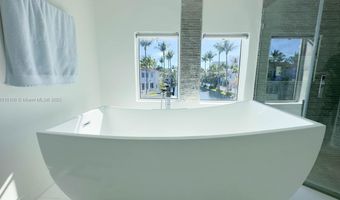 3024 NE 210th St, Aventura, FL 33180