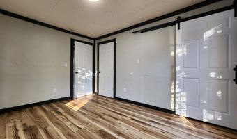 23 W Anderson St, Aurora, MO 65605