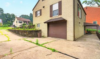 3 Solar Dr, Ambridge, PA 15003