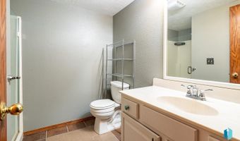 316 W Evergreen Dr, Brandon, SD 57005